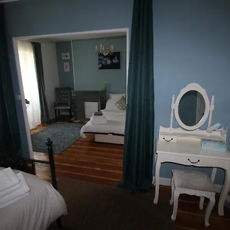 La Charentaise Des Lilas * Saint-Leger (Charente-Maritime)