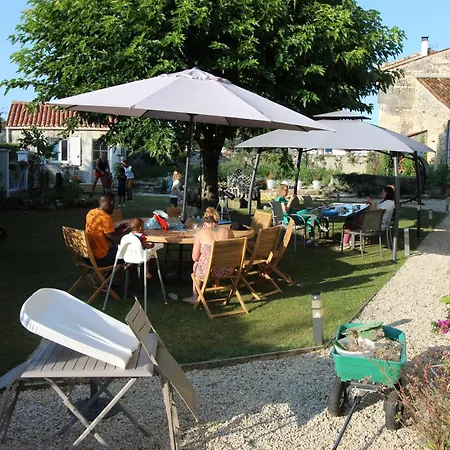 La Charentaise Des Lilas