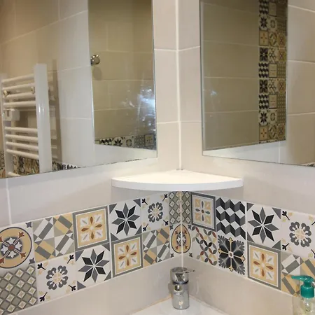 La Charentaise Des Lilas * Saint-Leger (Charente-Maritime)