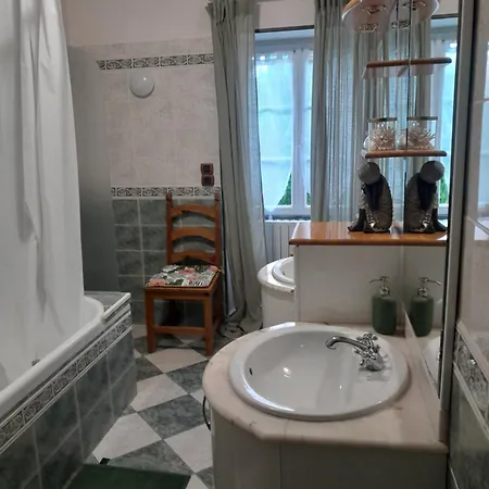 La Charentaise Des Lilas Bed & Breakfast