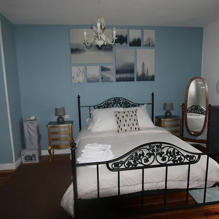 La Charentaise Des Lilas * Saint-Leger (Charente-Maritime)